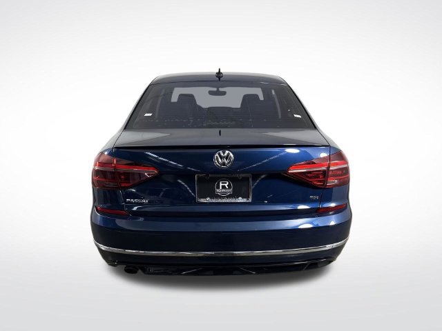 Used 2018 Volkswagen Passat 2.0T R-Line w/ R-Line Lighting Package FWD image 32