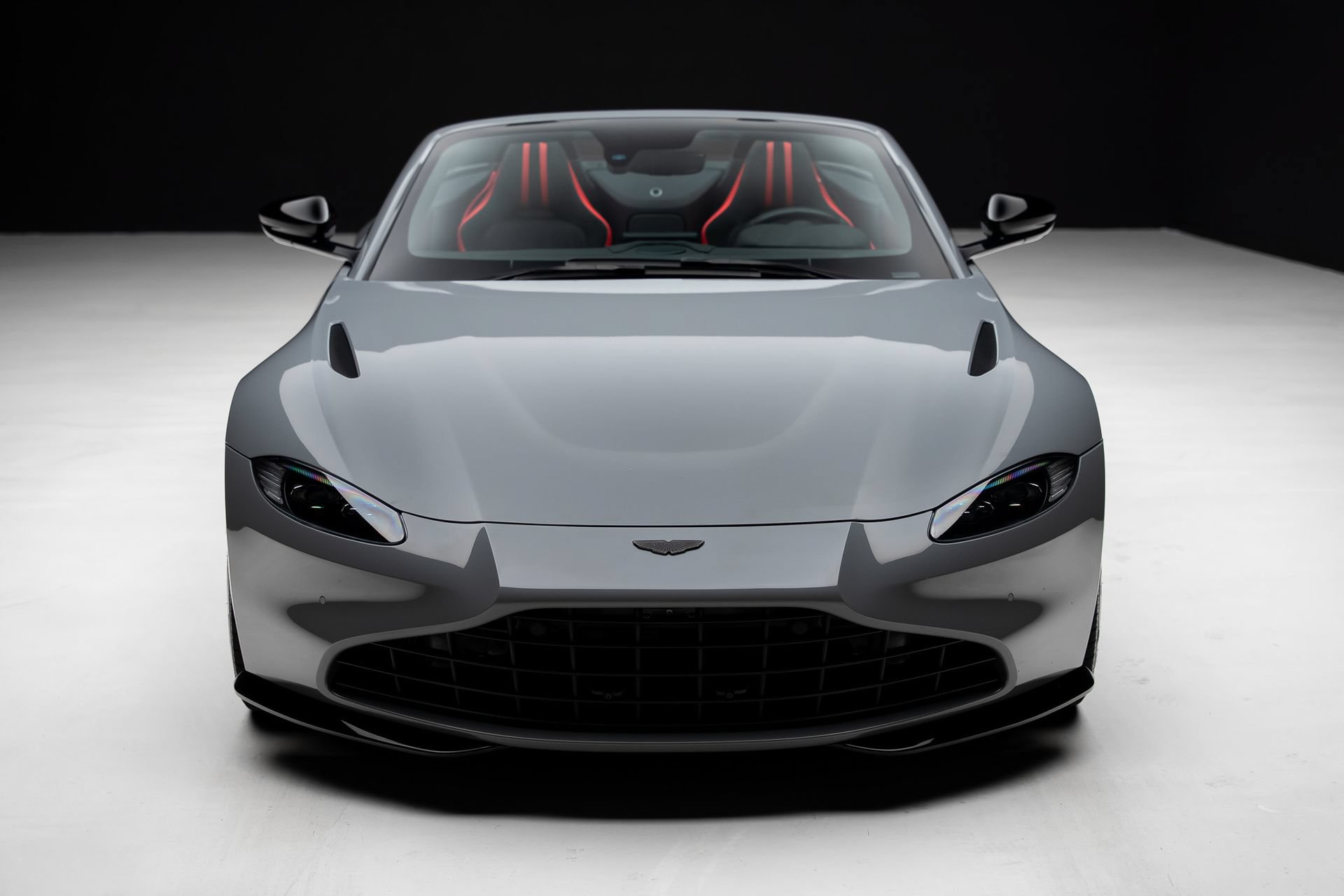 Used 2023 Aston Martin V8 Vantage Roadster RWD image 8