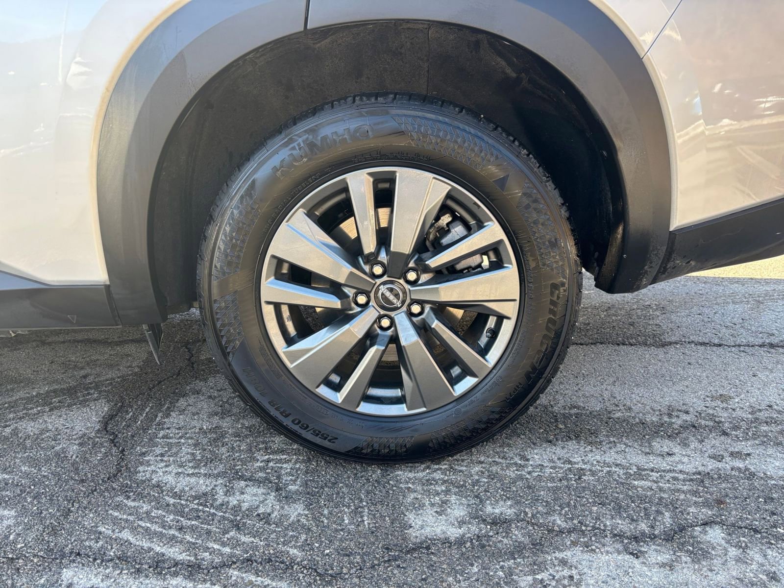 Used 2025 Nissan Pathfinder SV image 32