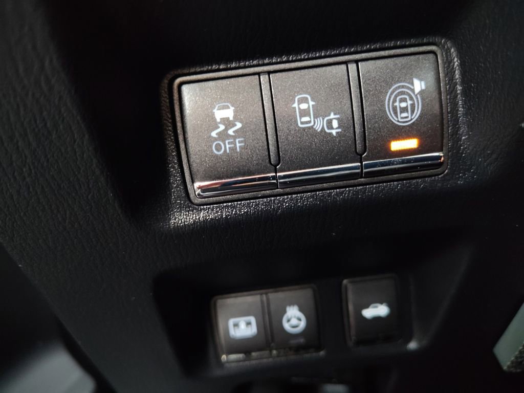 Used 2016 INFINITI Q70 L 5.6 w/ V8 Deluxe Technology Package image 12