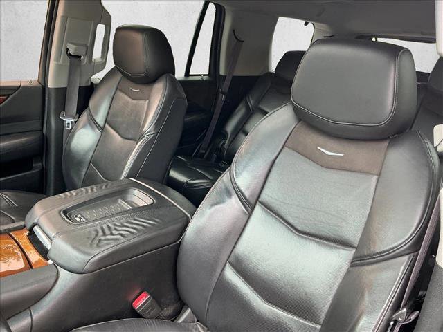 Used 2017 Cadillac Escalade Premium Luxury AWD/4WD image 13