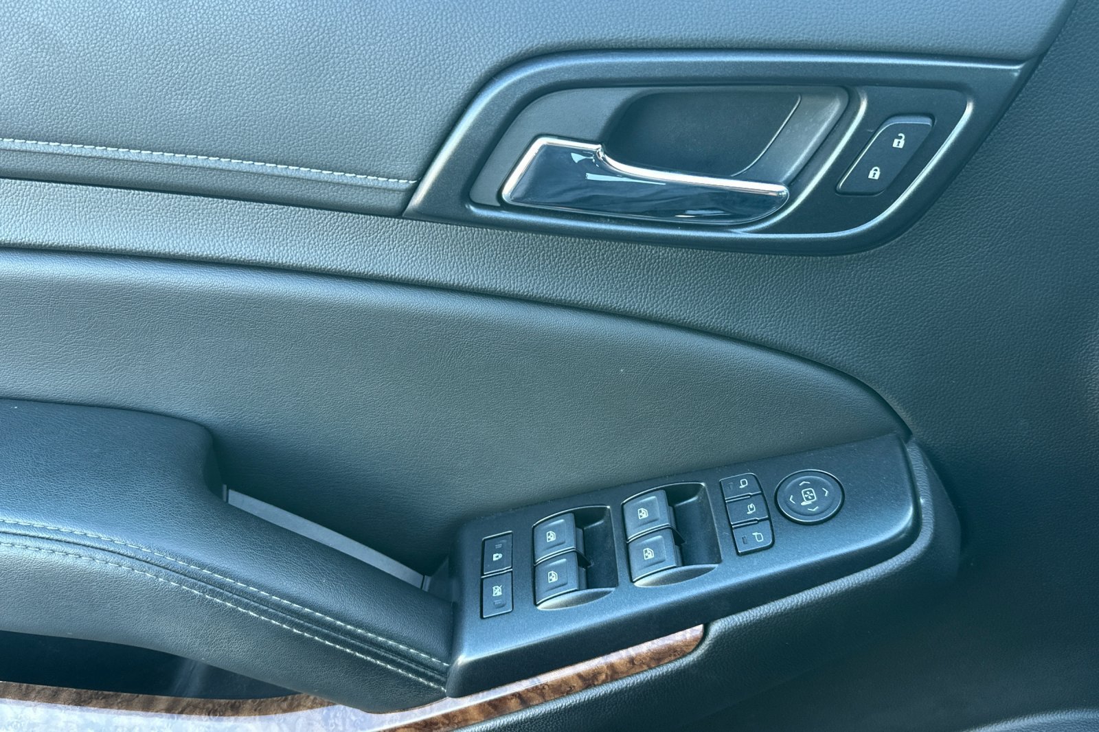Used 2020 Chevrolet Tahoe Premier AWD/4WD image 12
