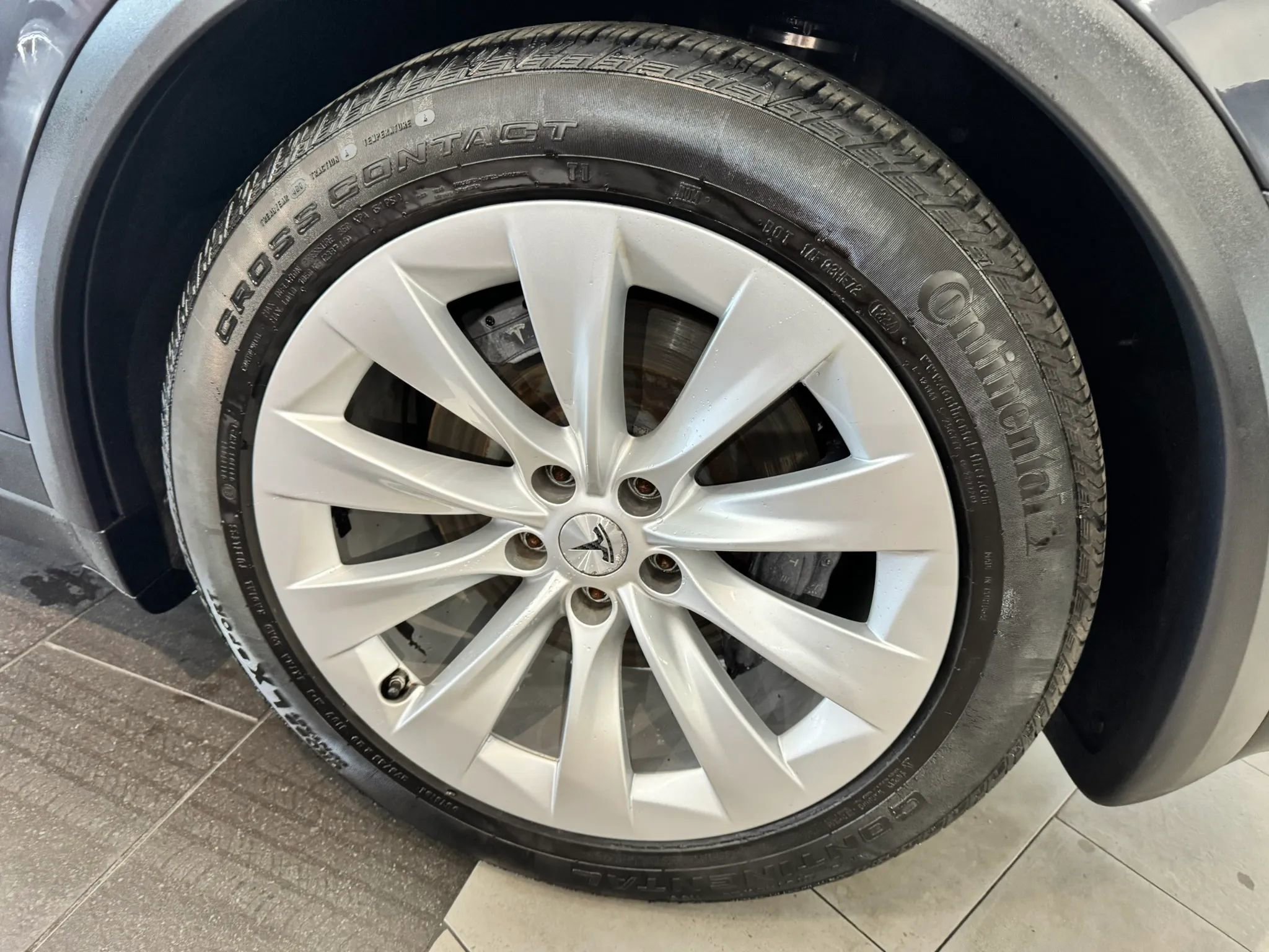 Used 2017 Tesla Model X 90D image 45