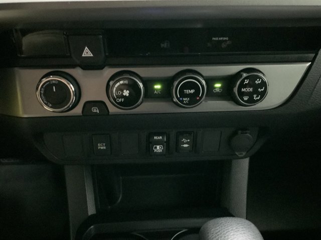 Used 2018 Toyota Tacoma SR5 AWD/4WD image 26