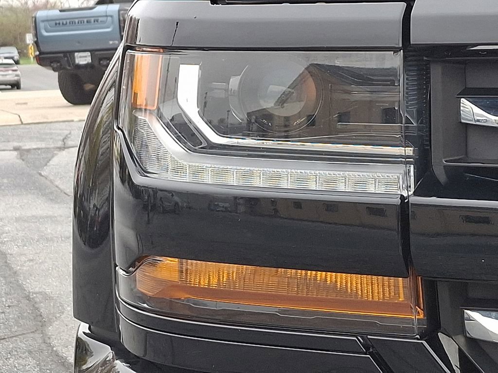 Used 2018 Chevrolet Silverado 1500 LT w/ Redline Edition image 9