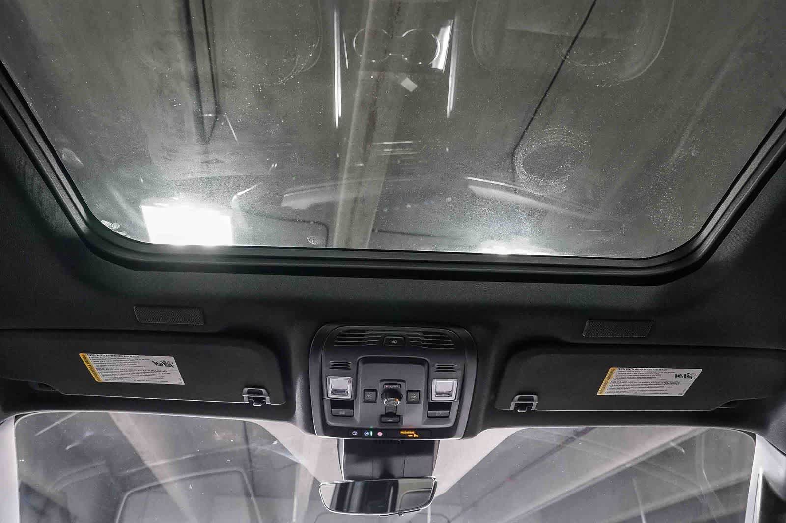 Used 2025 Chevrolet Suburban Premier RWD image 13