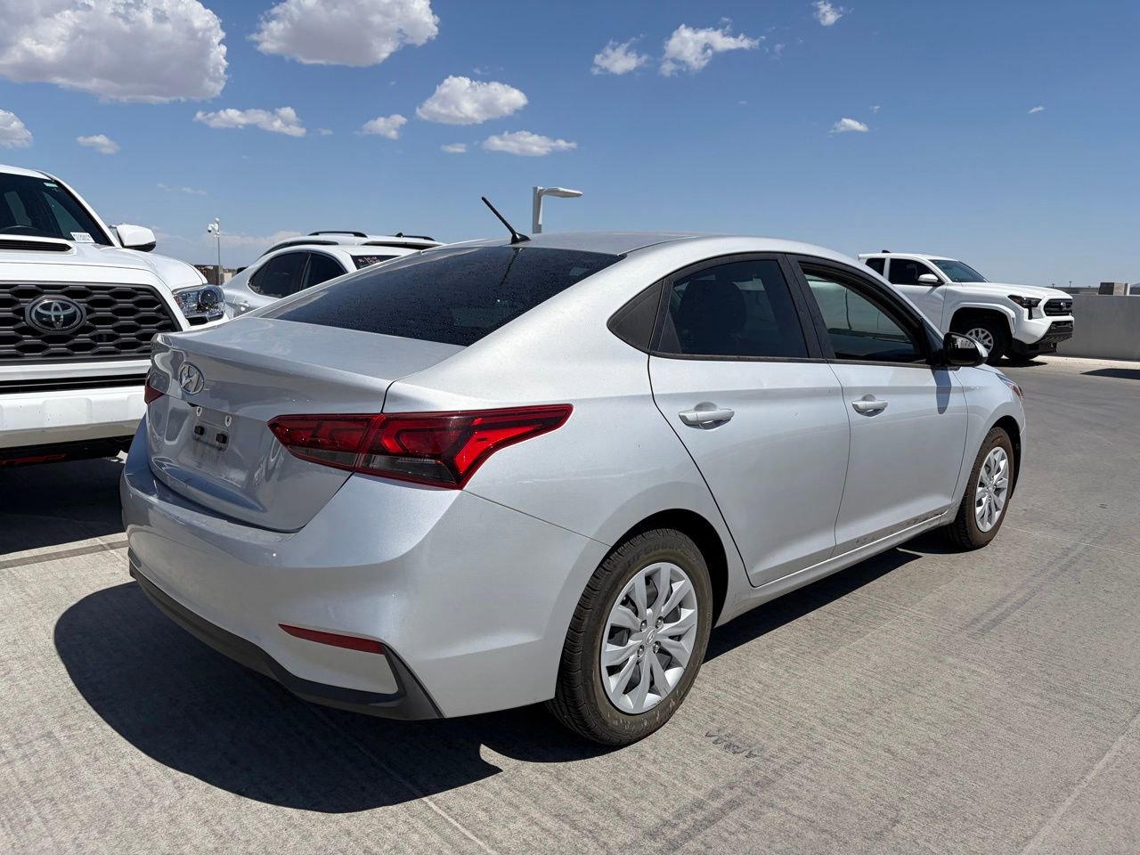 Used 2021 Hyundai Accent SE FWD image 3