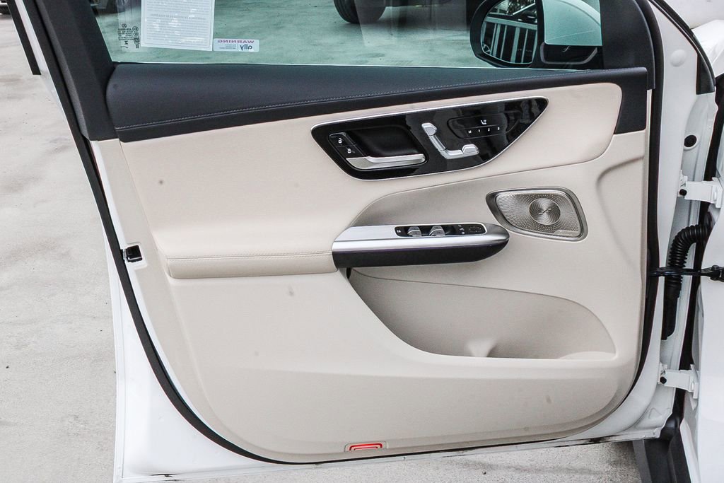 Used 2025 Mercedes-Benz GLC 300 4MATIC image 21