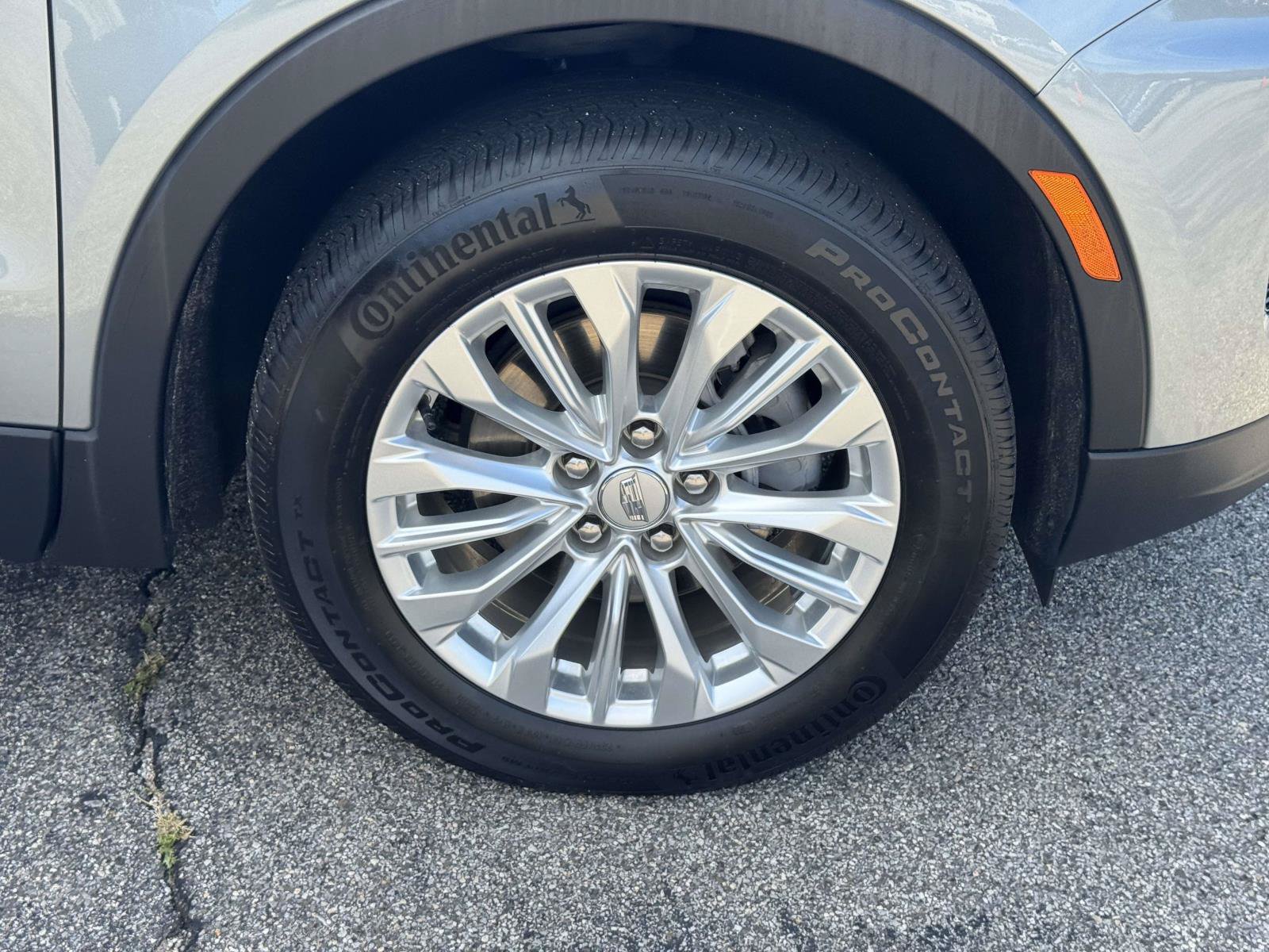 Certified 2024 Cadillac XT4 Luxury w/ Cold Weather Package AWD/4WD image 8