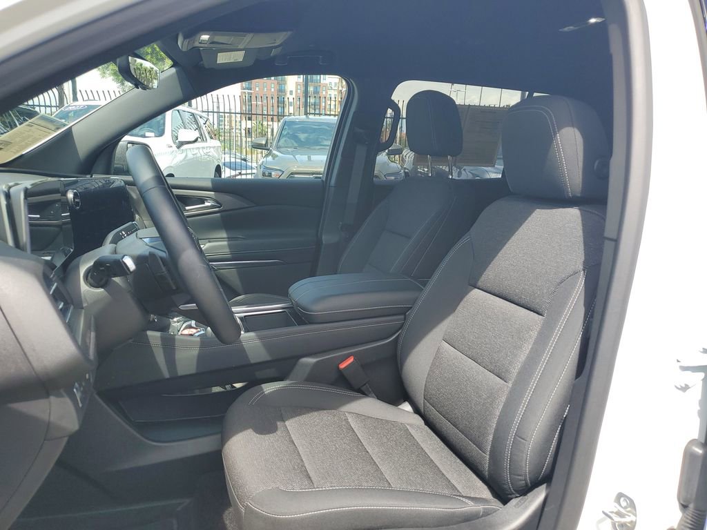 Used 2026 Chevrolet Traverse LT w/ Driver Confidence Package FWD image 19