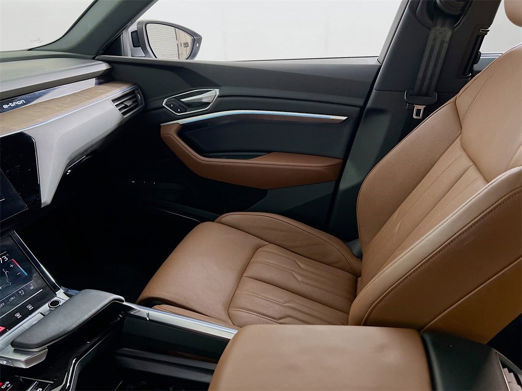 Certified 2022 Audi e-tron Prestige w/ Prestige Package image 25