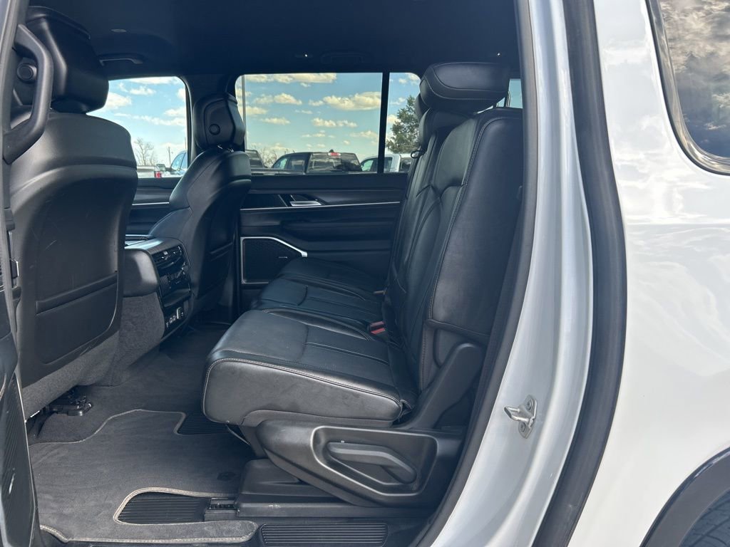 Used 2024 Jeep Wagoneer L Series III w/ Flexible Seating Group AWD/4WD image 11
