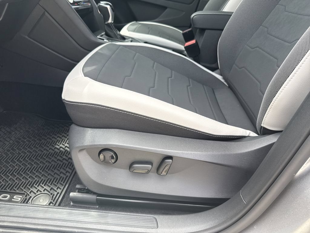 New 2026 Volkswagen Taos SE FWD image 13