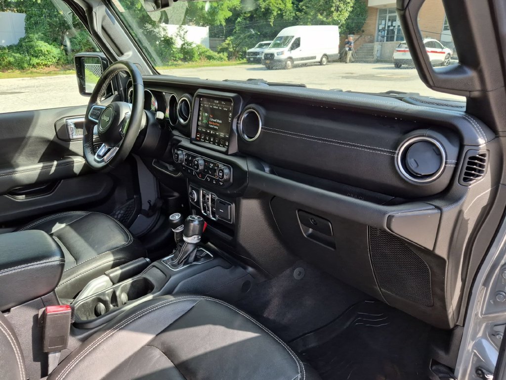 Used 2021 Jeep Wrangler Unlimited Sahara w/ Cold Weather Group AWD/4WD image 25
