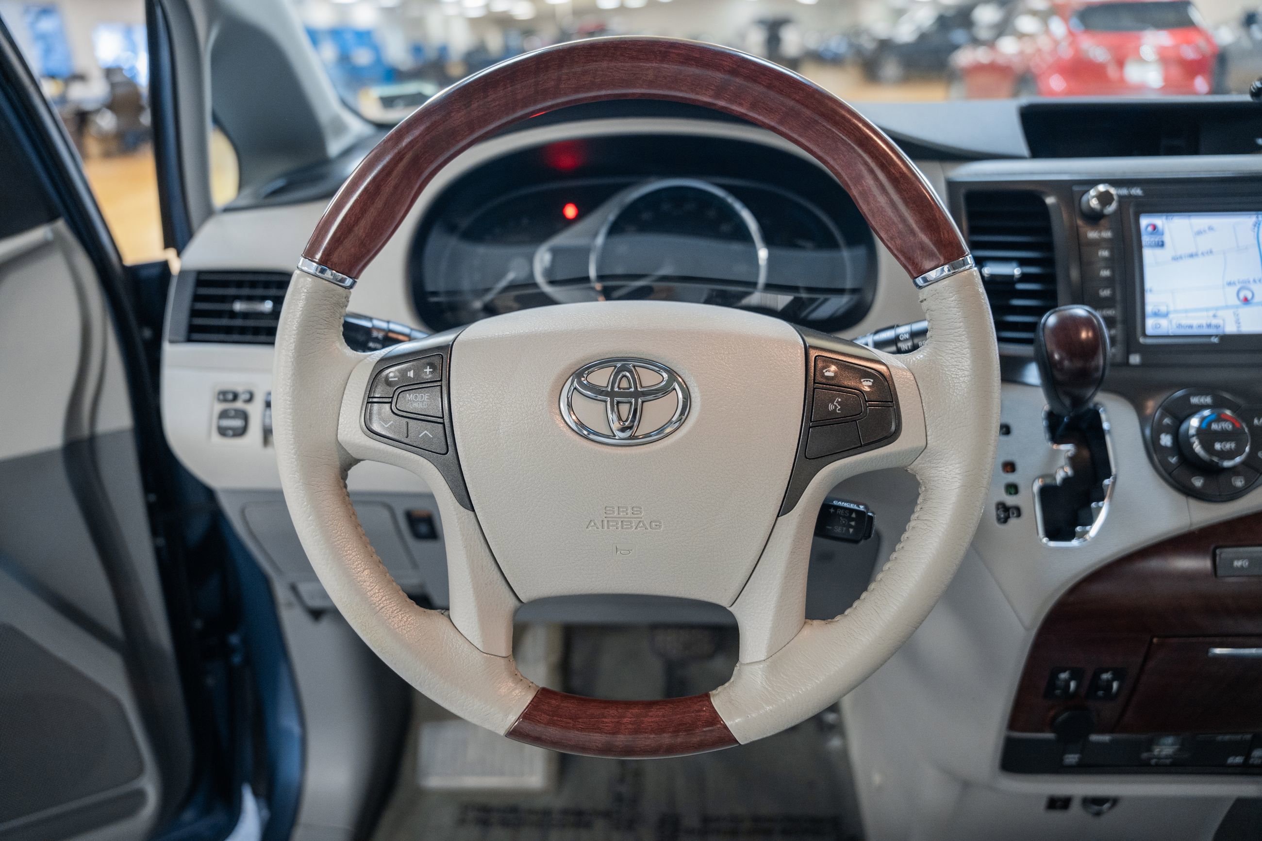 Used 2014 Toyota Sienna Limited image 37