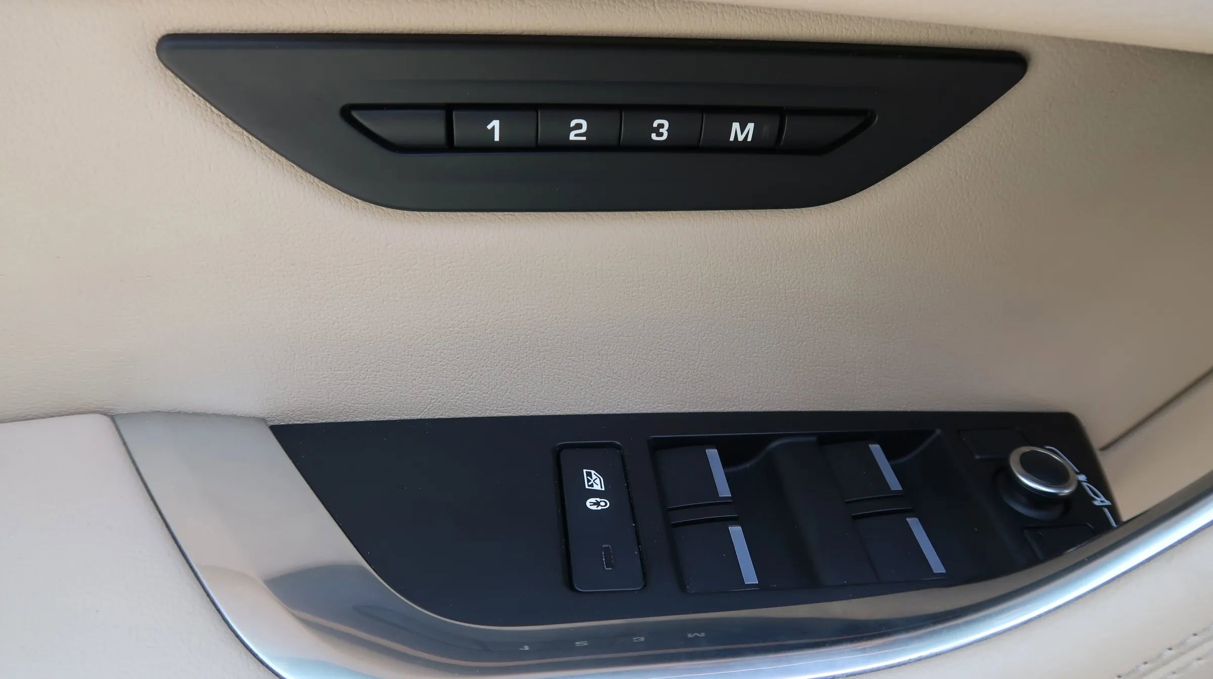 Used 2020 Jaguar XE S image 29