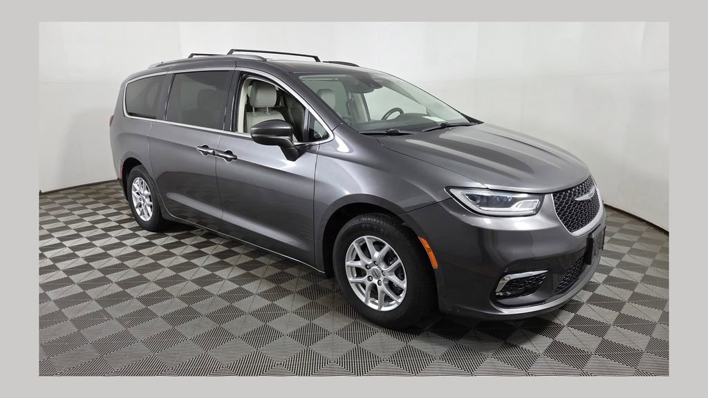 Used 2021 Chrysler Pacifica Touring-L FWD image 1