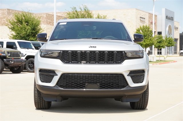 New 2025 Jeep Grand Cherokee Altitude image 2