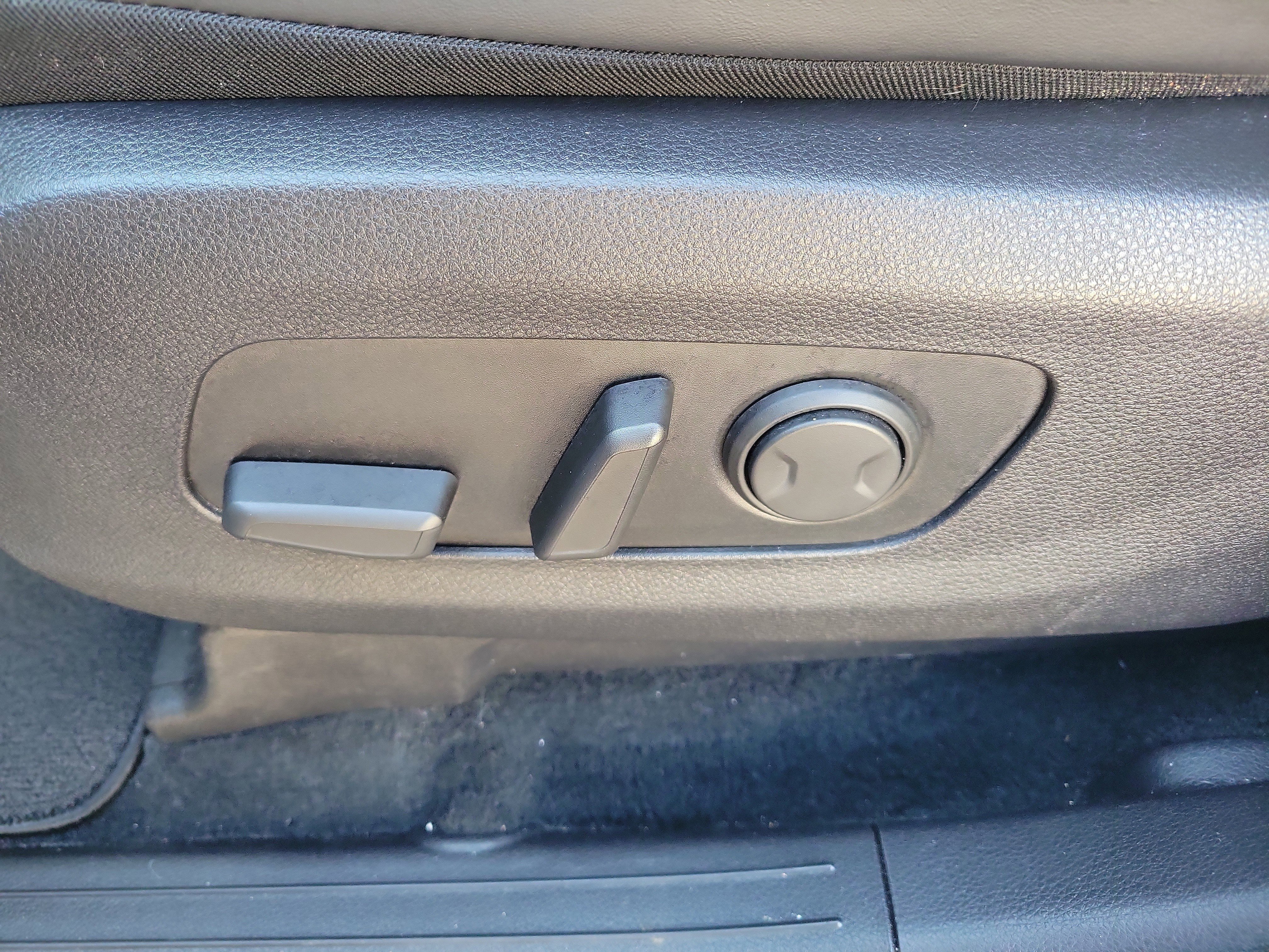 Certified 2022 Kia Carnival EX image 23