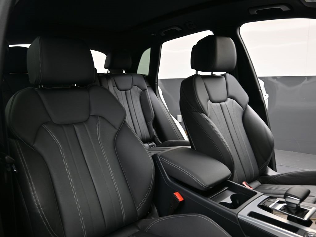 Certified 2025 Audi Q5 2.0T Premium w/ Convenience Plus Package image 13