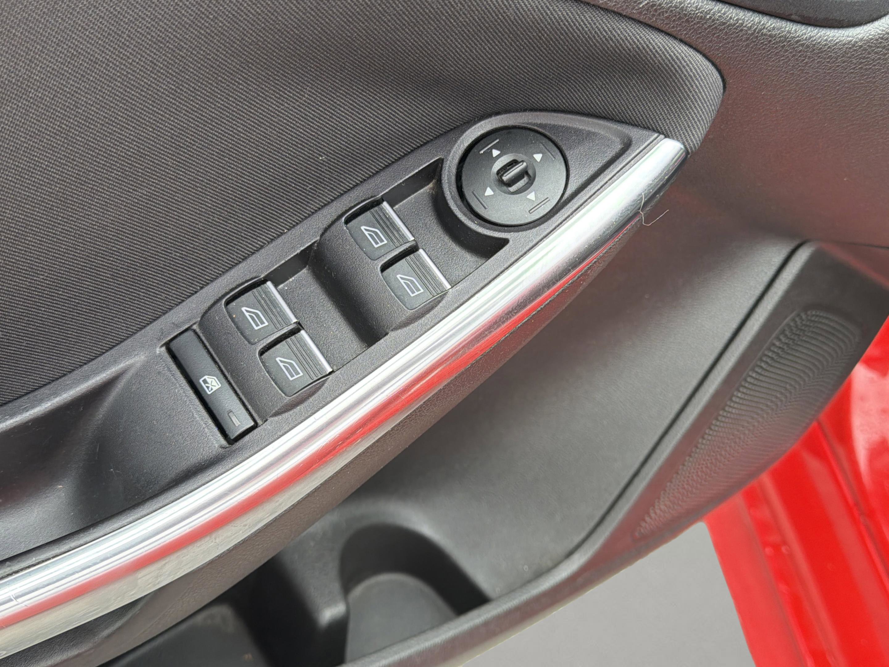 Used 2016 Ford Focus ST FWD image 18
