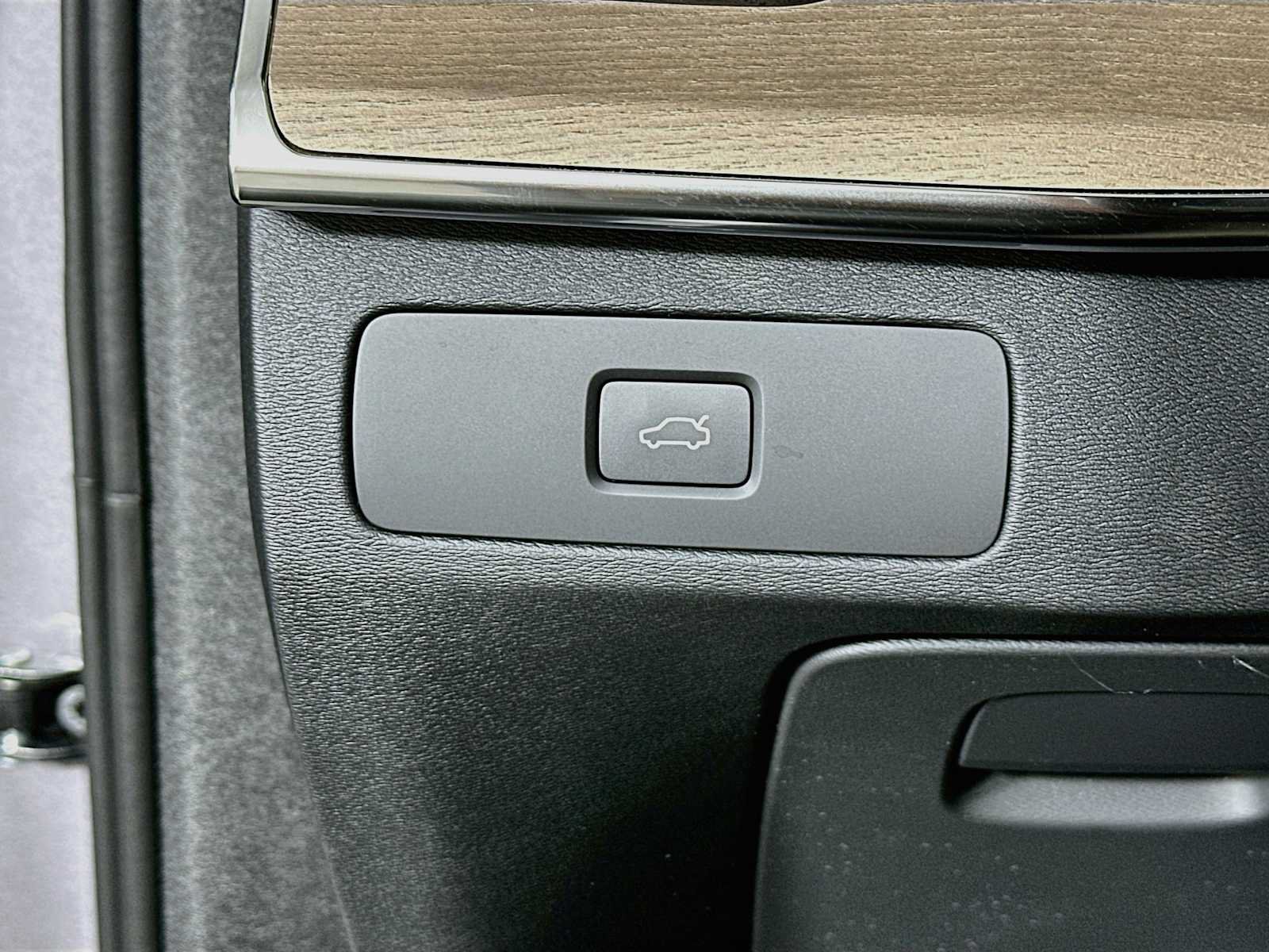 New 2026 Volvo XC90 B5 Plus AWD/4WD image 10