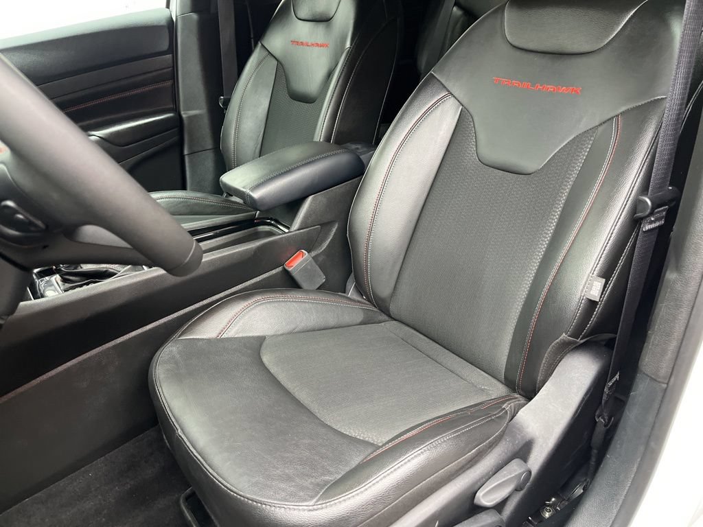 Used 2025 Jeep Compass Trailhawk AWD/4WD image 19