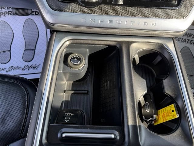 Used 2025 Ford Expedition Platinum w/ Stealth Performance Package AWD/4WD image 36