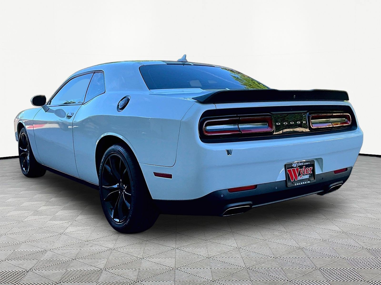 Used 2016 Dodge Challenger SXT Plus RWD image 4