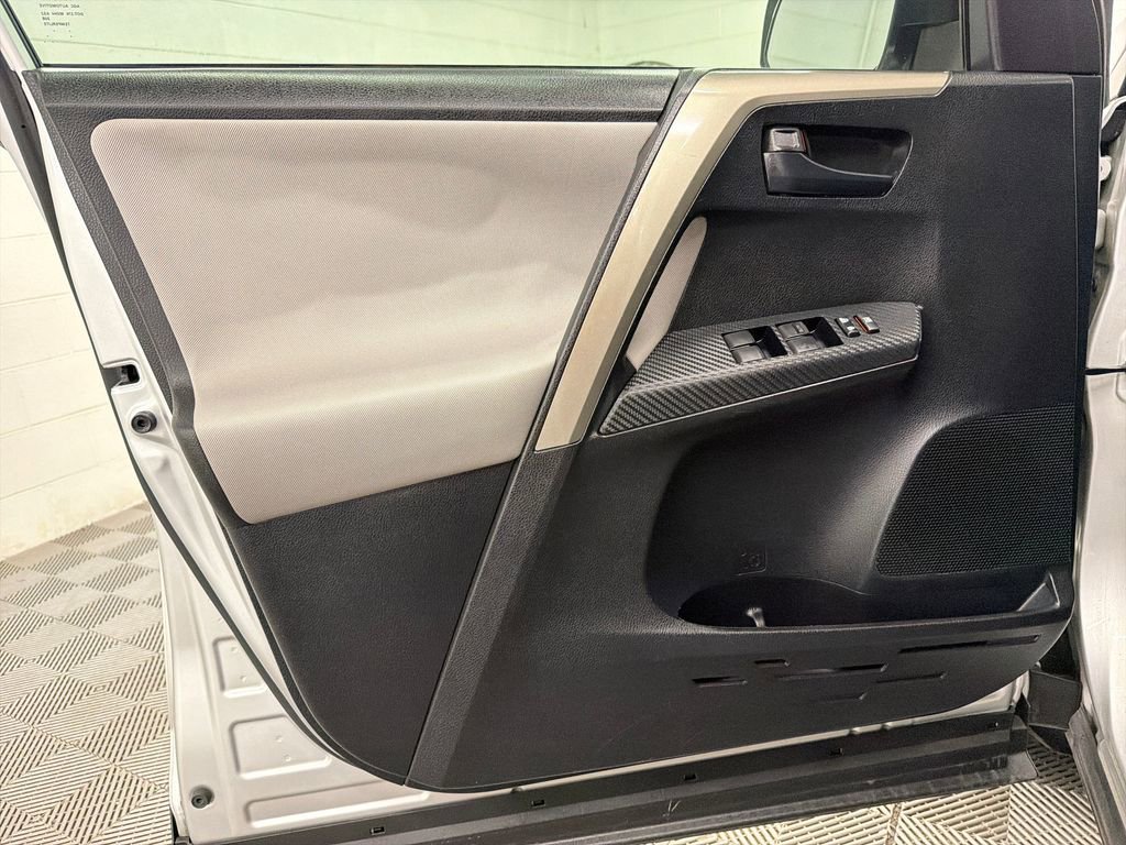Used 2015 Toyota RAV4 LE FWD image 14