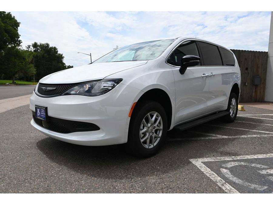 New 2025 Chrysler Voyager LX image 10