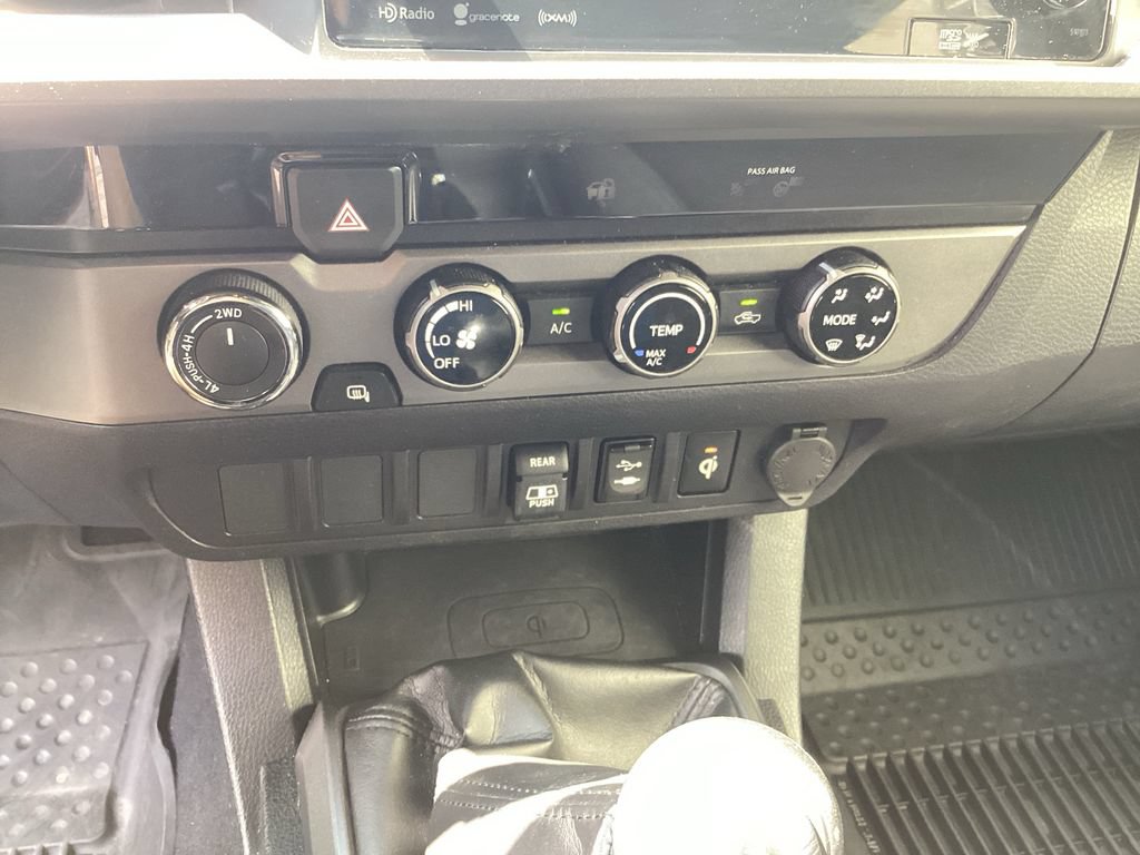 Used 2018 Toyota Tacoma TRD Sport AWD/4WD image 26