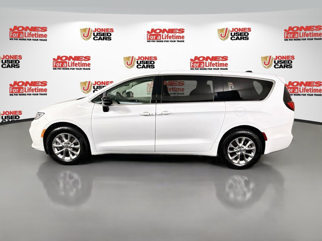 Used 2024 Chrysler Pacifica Touring-L AWD/4WD image 13