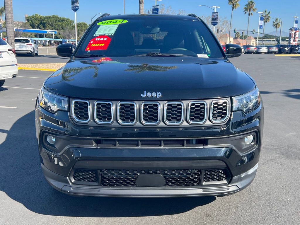 Used 2024 Jeep Compass Latitude w/ Convenience Group image 2