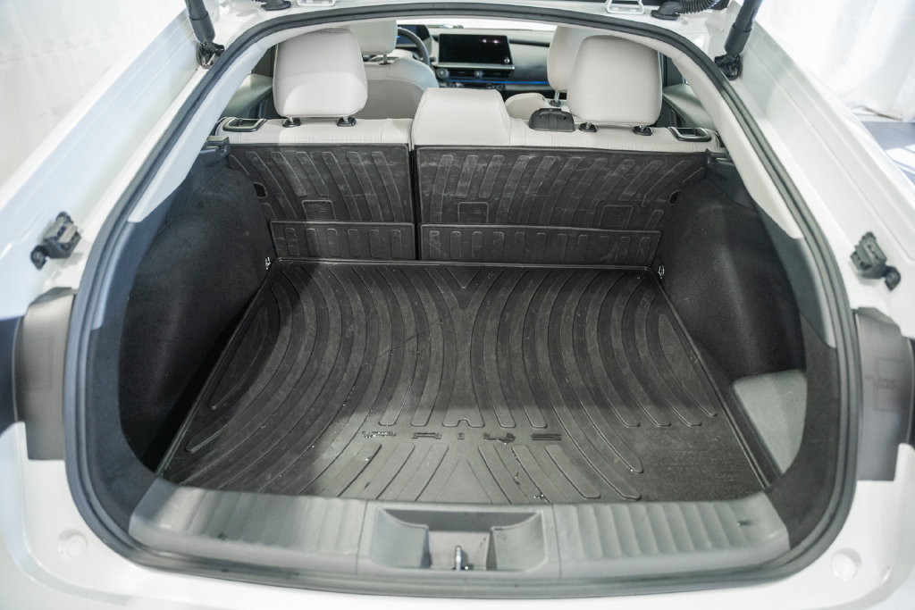 Used 2024 Toyota Prius Limited AWD/4WD image 9