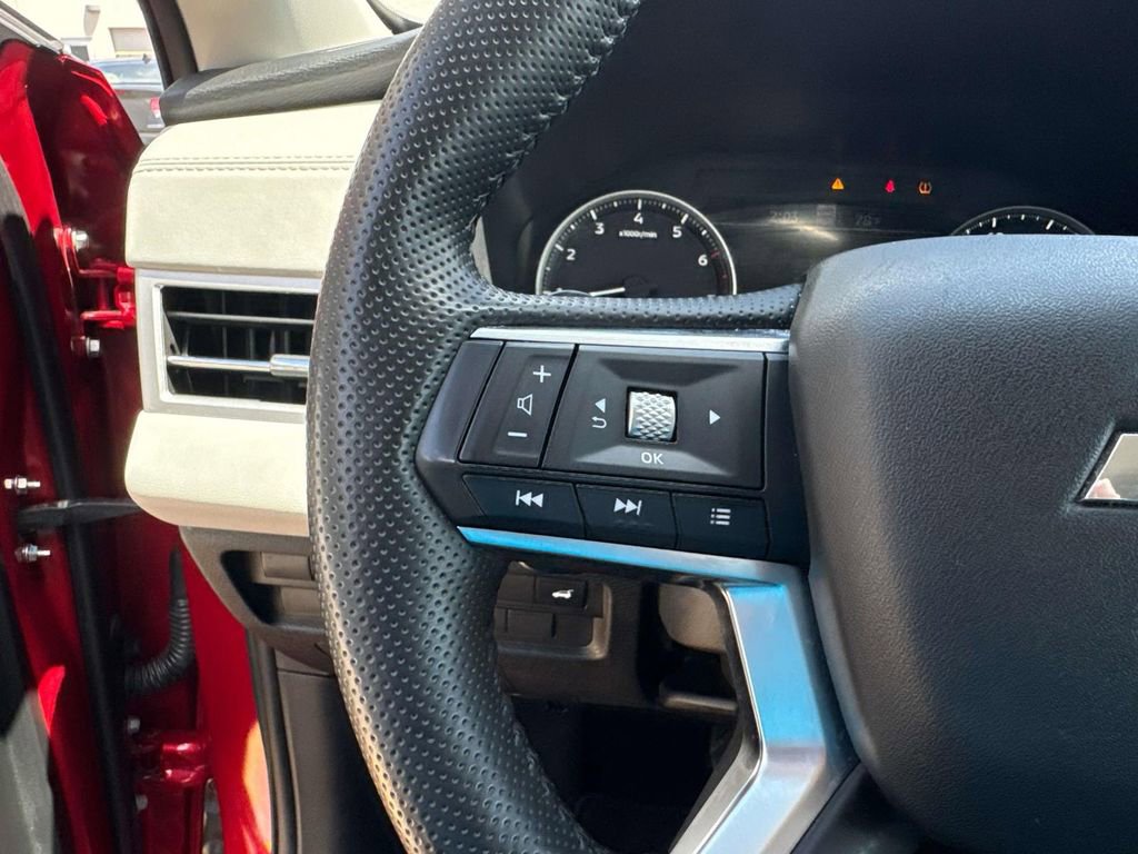 Used 2025 Mitsubishi Outlander SE image 24