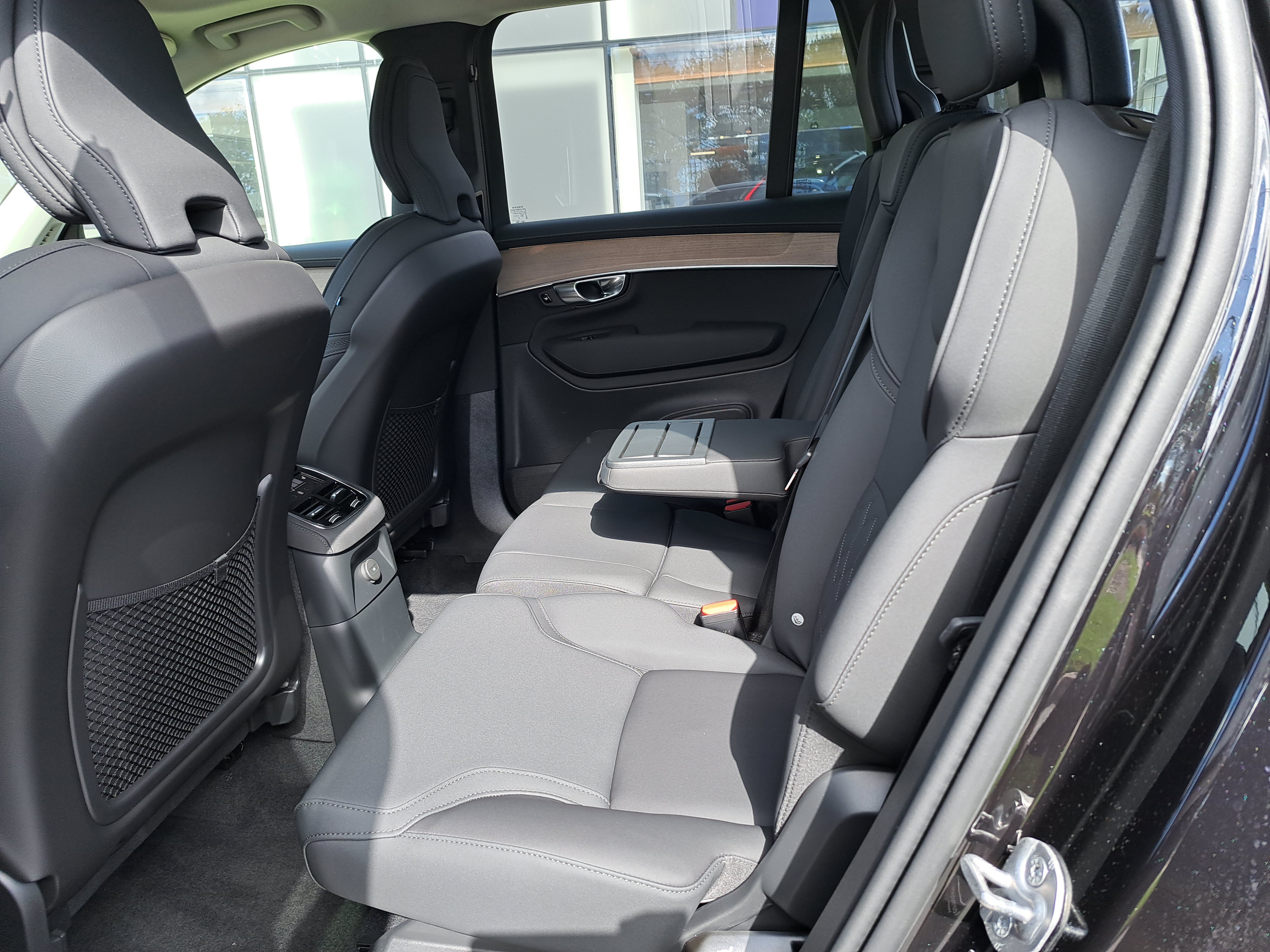 New 2025 Volvo XC90 T8 Plus w/ Protection Package Premier AWD/4WD image 7
