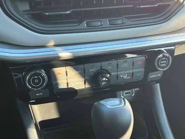 Used 2024 Jeep Compass Limited AWD/4WD image 16