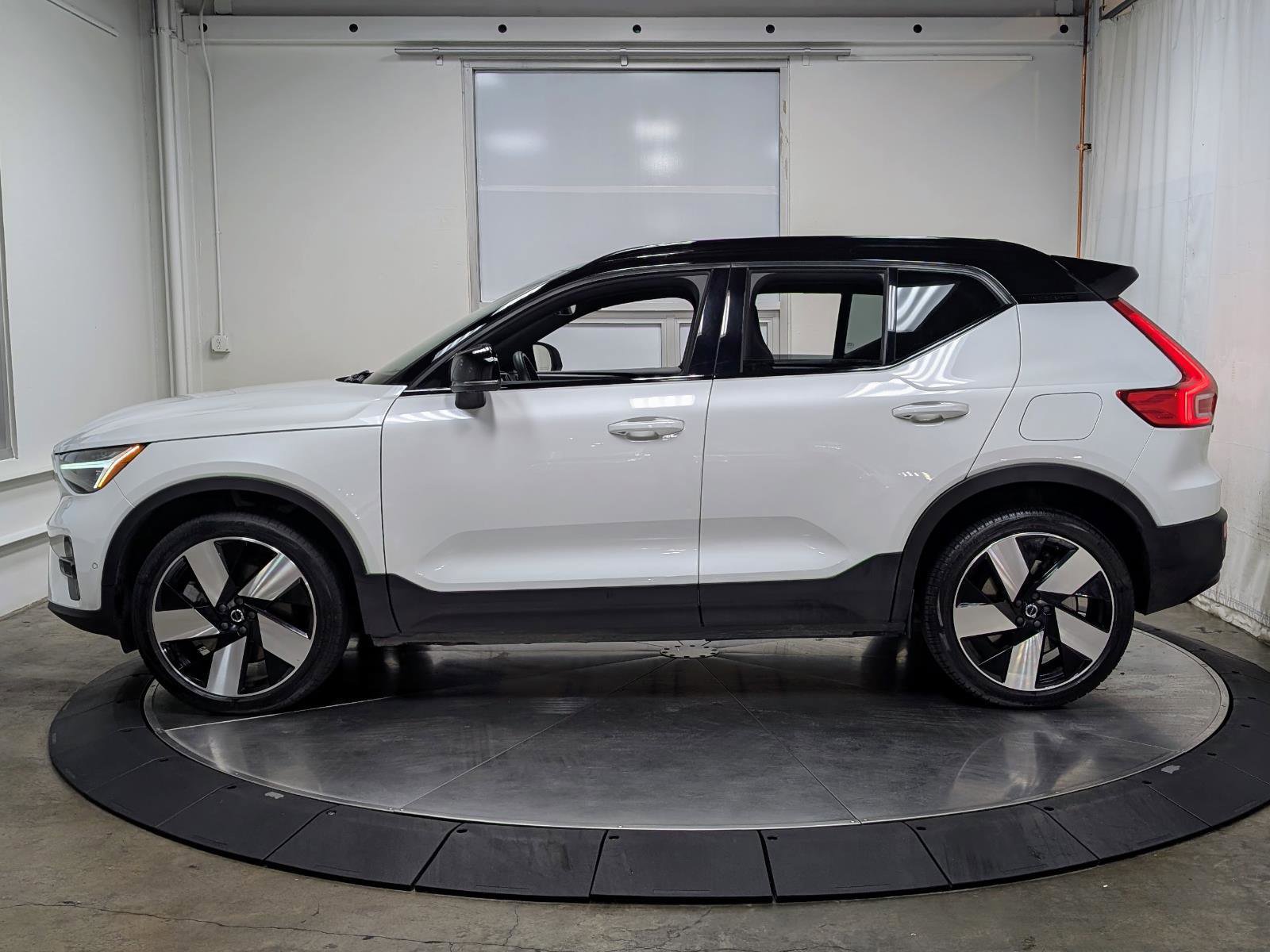 Used 2023 Volvo XC40 Recharge Ultimate w/ Protection Package Premier image 6