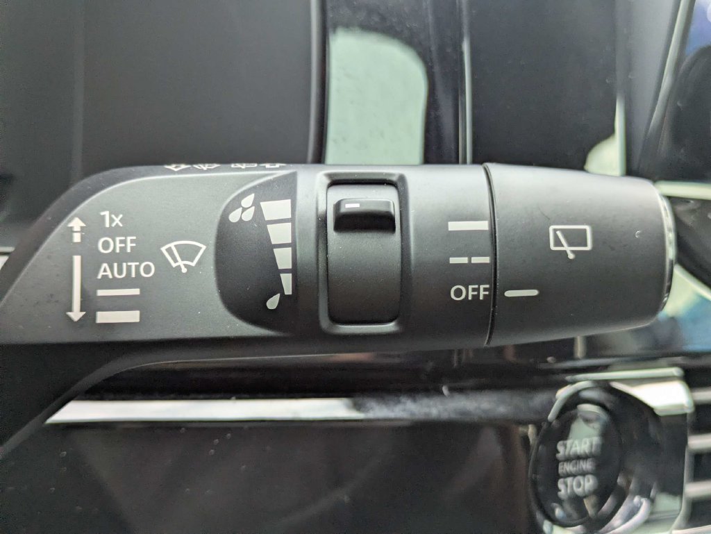 Used 2025 Nissan Pathfinder Platinum w/ Black Appearance Package FWD image 29