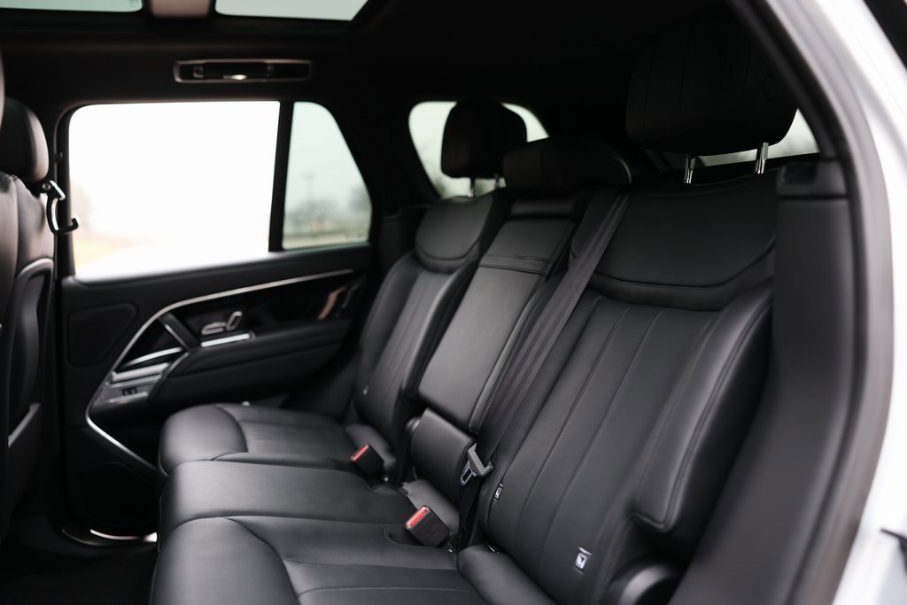 Used 2025 Land Rover Range Rover SE image 33