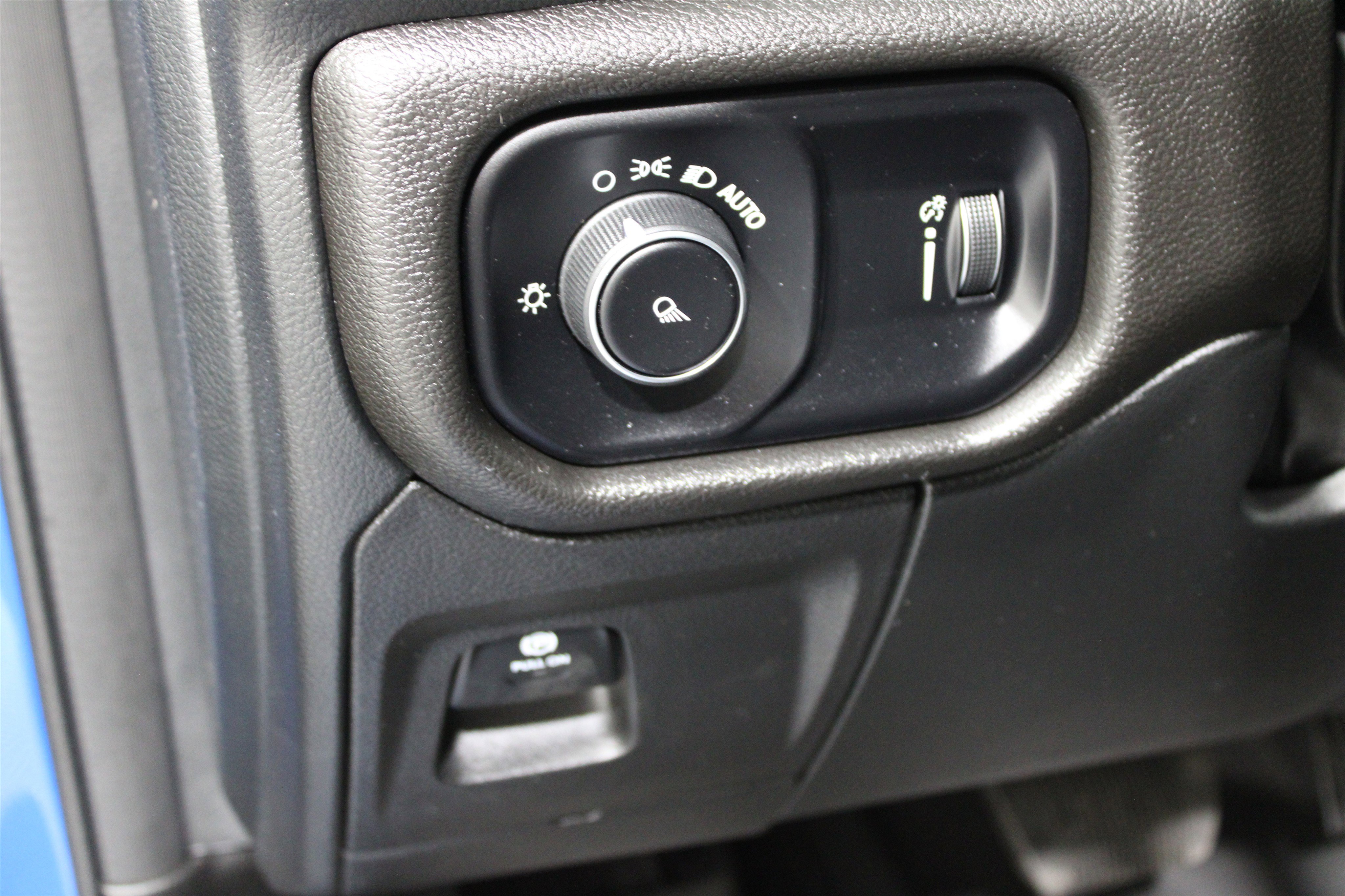 Used 2025 RAM 1500 Tradesman w/ Off Road Group image 8