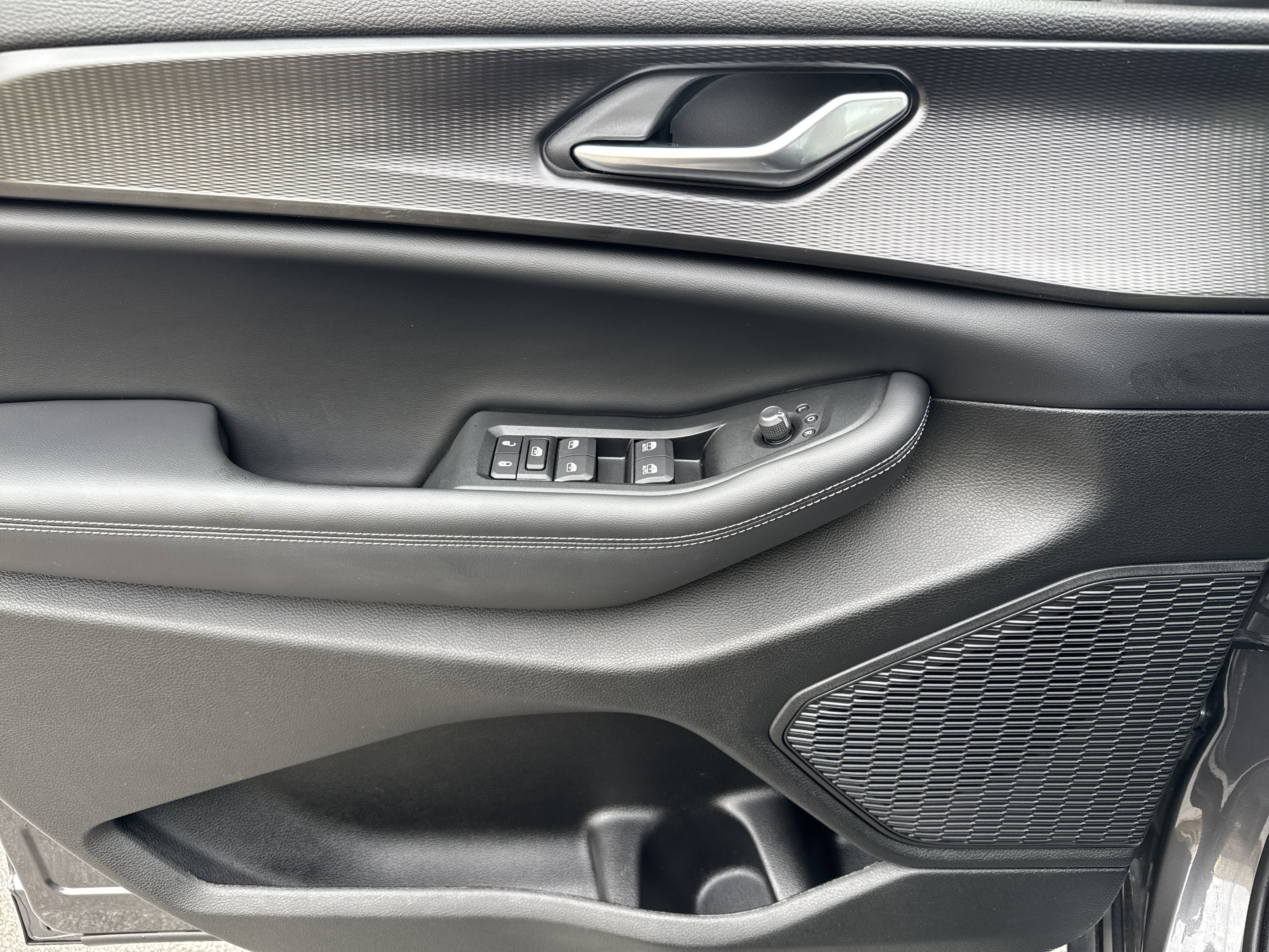 Used 2023 Jeep Grand Cherokee L Laredo image 14