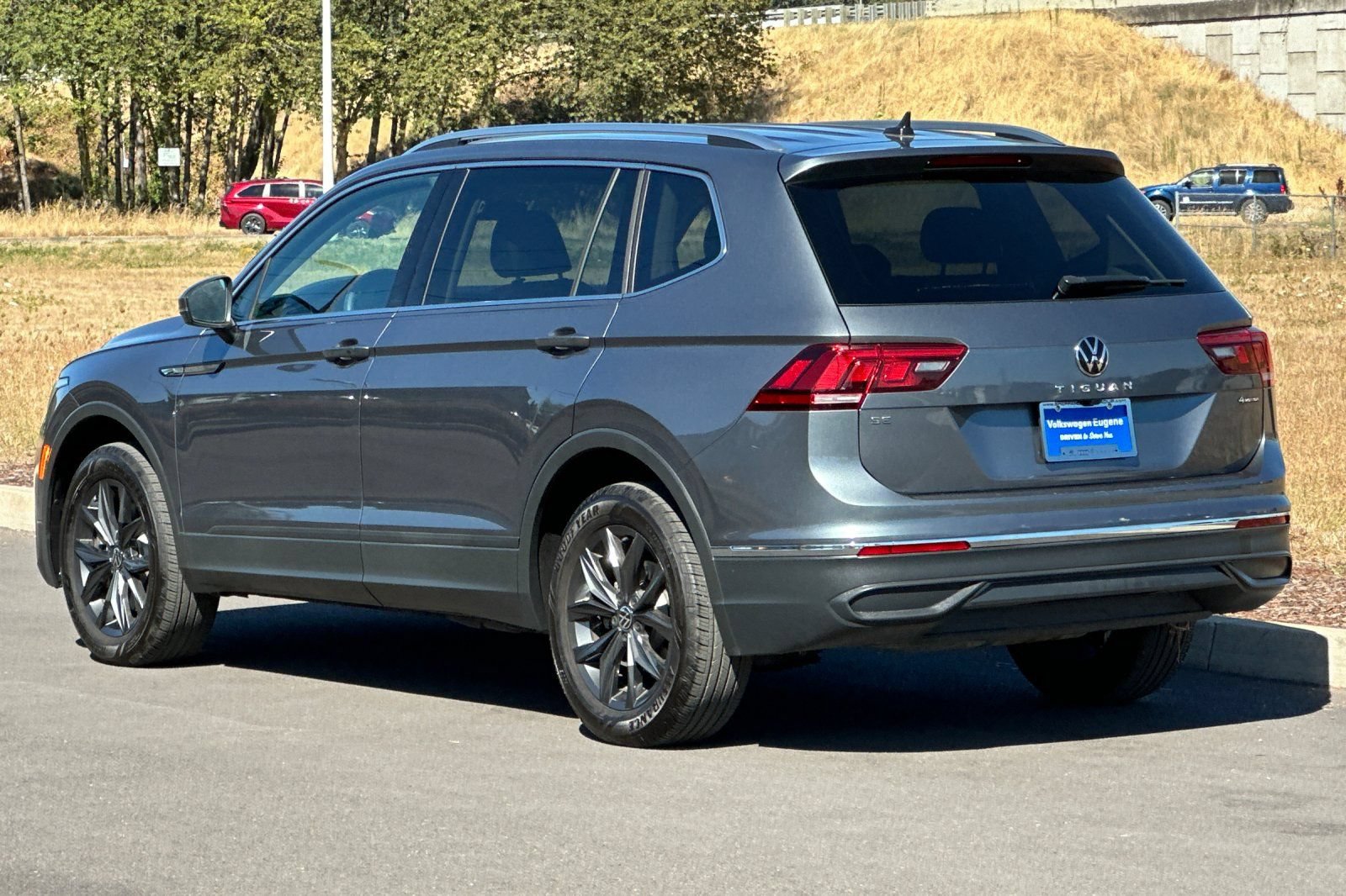 Used 2024 Volkswagen Tiguan SE AWD/4WD image 5