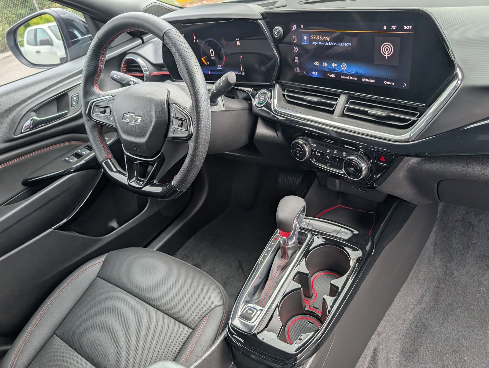 Used 2025 Chevrolet Trax RS w/ Driver Confidence Package FWD image 18