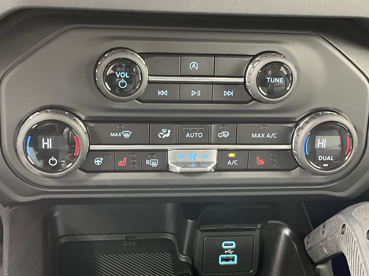 New 2025 Ford Bronco Badlands AWD/4WD image 19