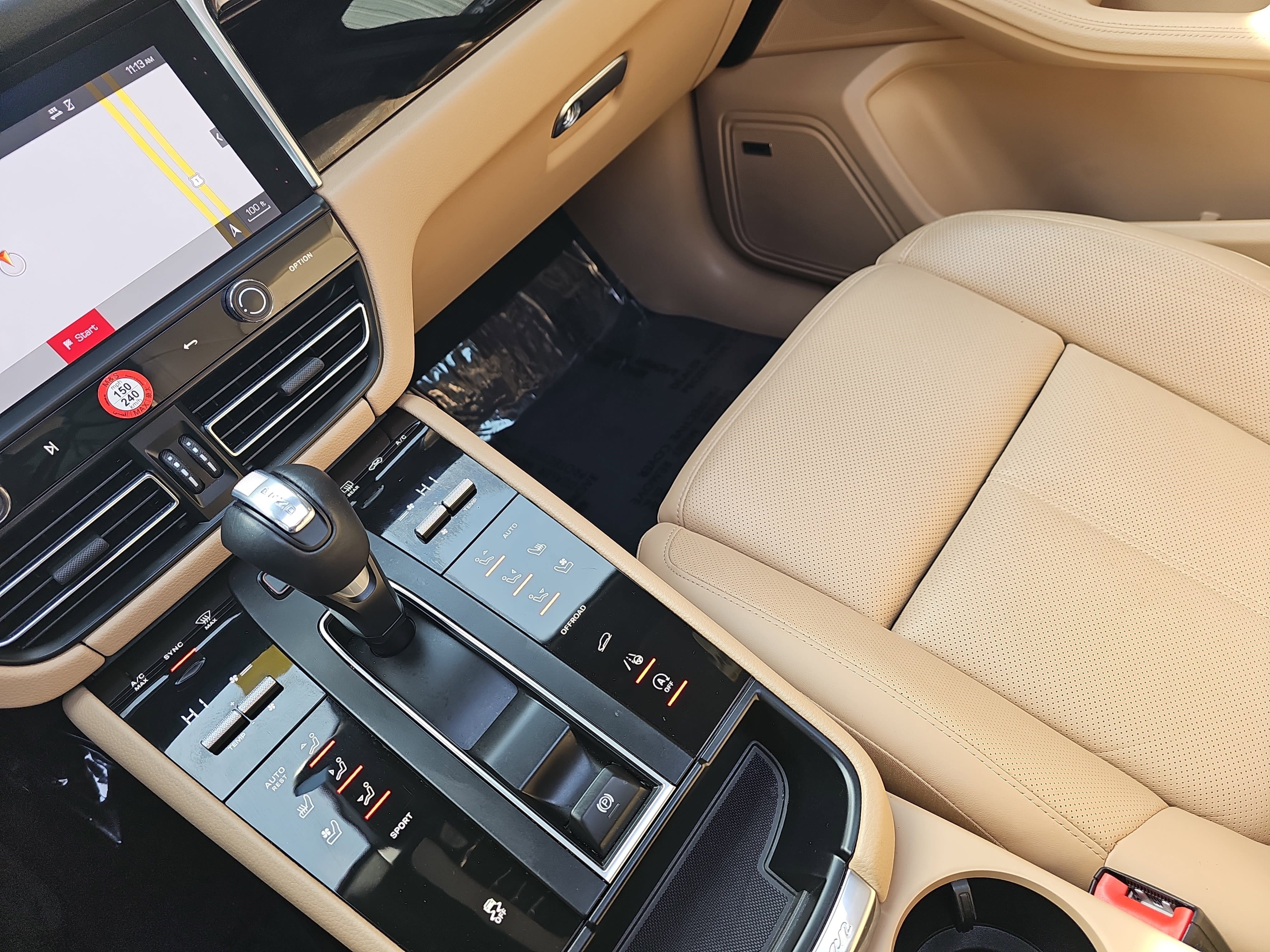 Used 2024 Porsche Macan image 26