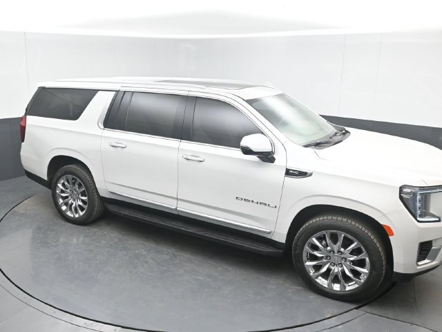 Used 2021 GMC Yukon XL Denali AWD/4WD image 1
