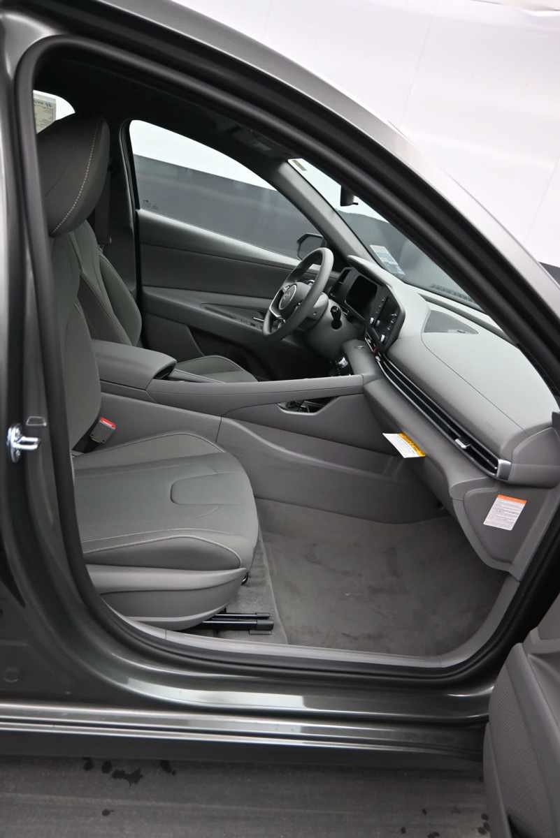 New 2026 Hyundai Elantra Hybrid FWD image 11