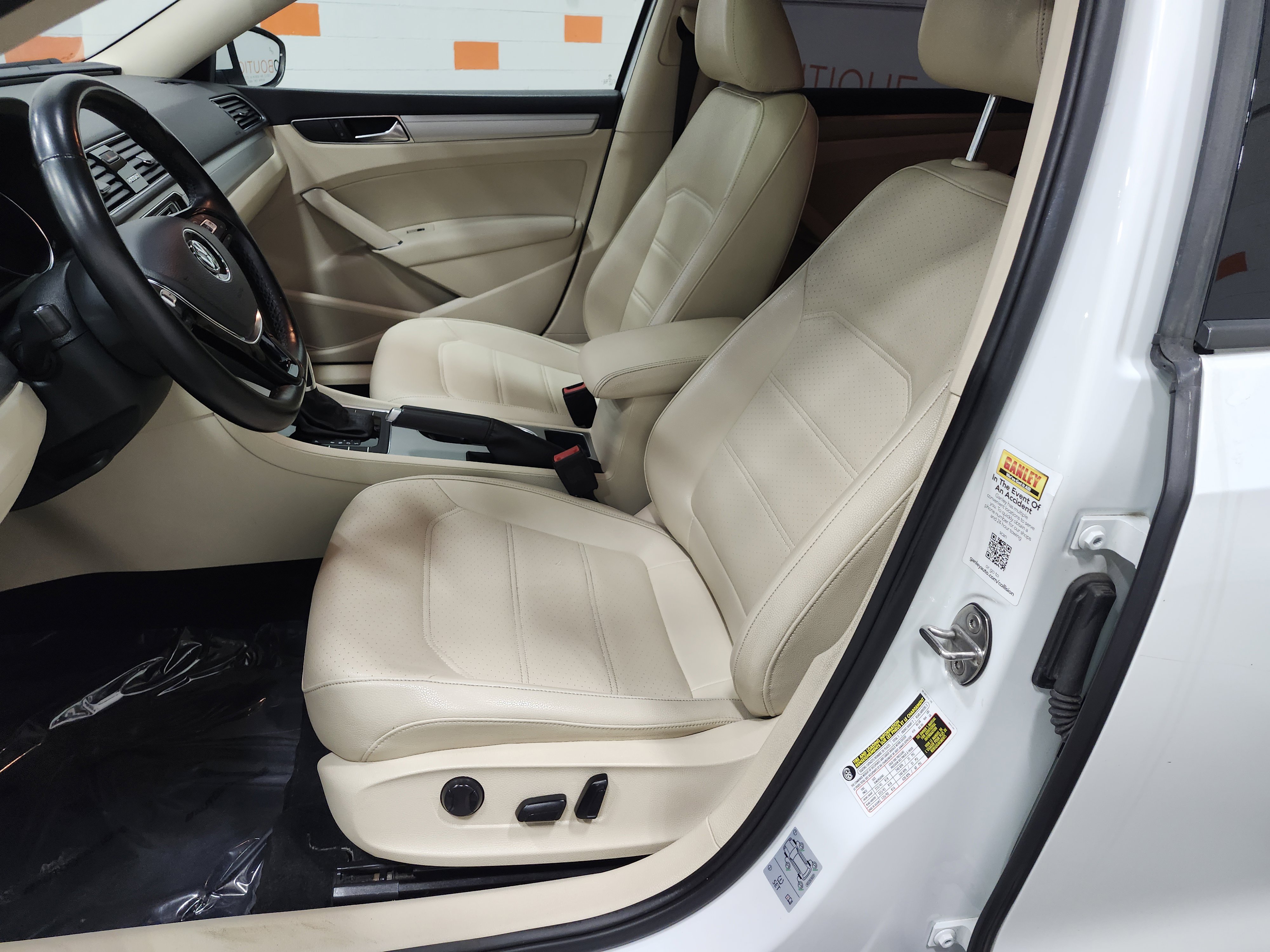 Used 2019 Volkswagen Passat 2.0T Wolfsburg w/ Wheels & Sunroof Package image 24